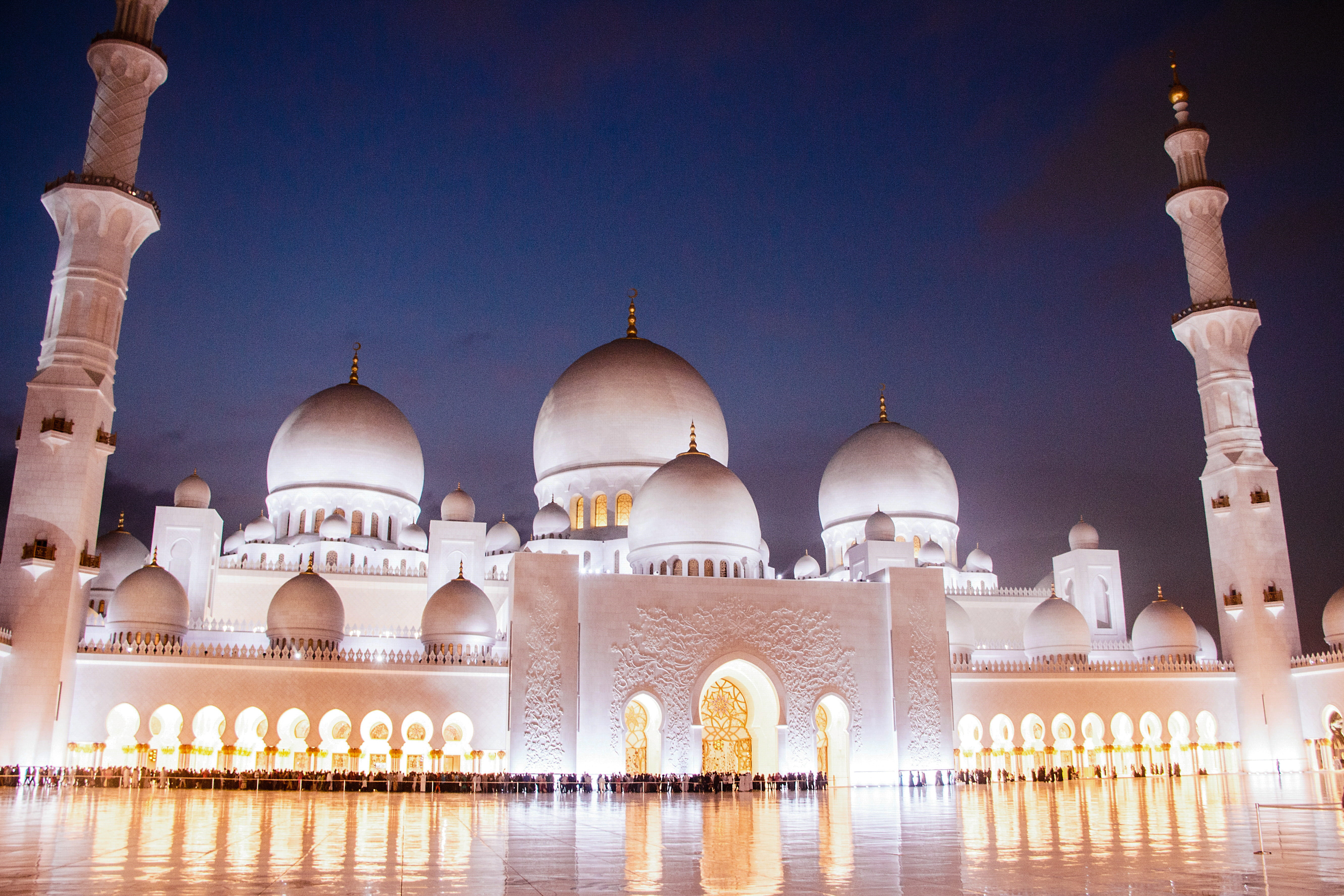 night-covers-beautiful-shekh-zayed-grand-mosque-illuminated-with-yellow-lights