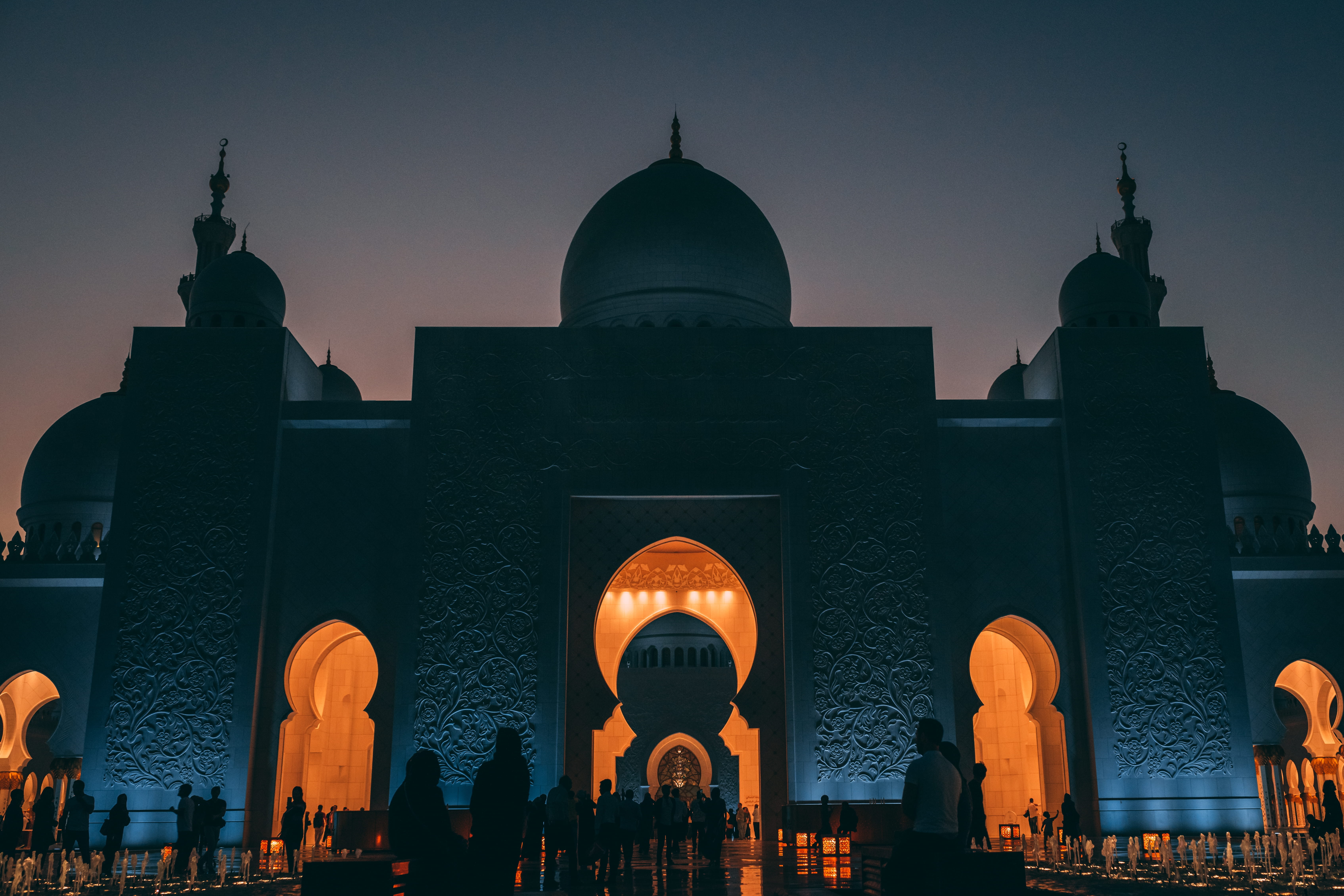 low-angle-shot-grand-mosque-abu-dhabi-with-glowing-lights-inside-building