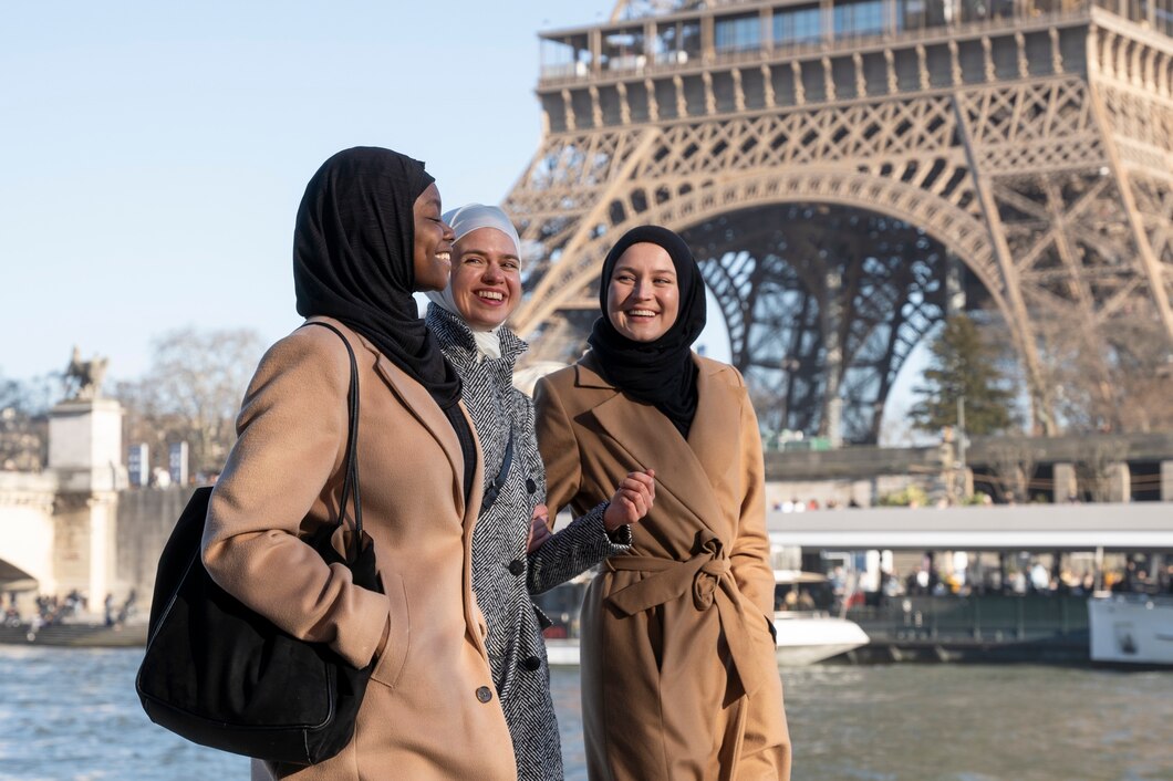 muslim-women-traveling-paris-together